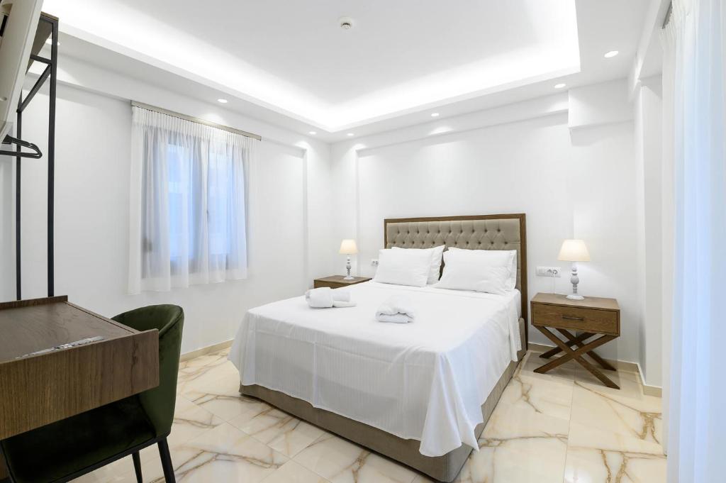 Кровать или кровати в номере Momento Luxury Apartments walking distance from the beach