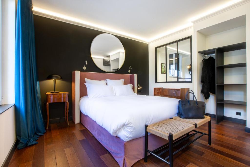 Postel nebo postele na pokoji v ubytování Hôtel De Charme Le Chêne Vert
