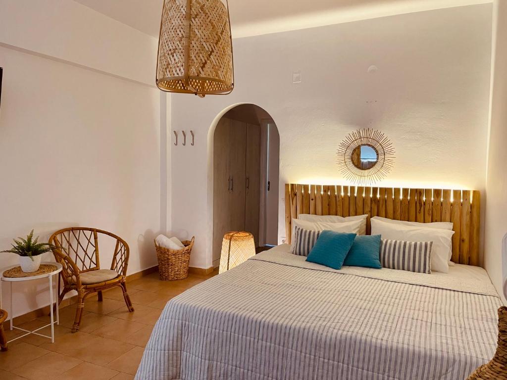 Кровать или кровати в номере Afroditi Junior Suites