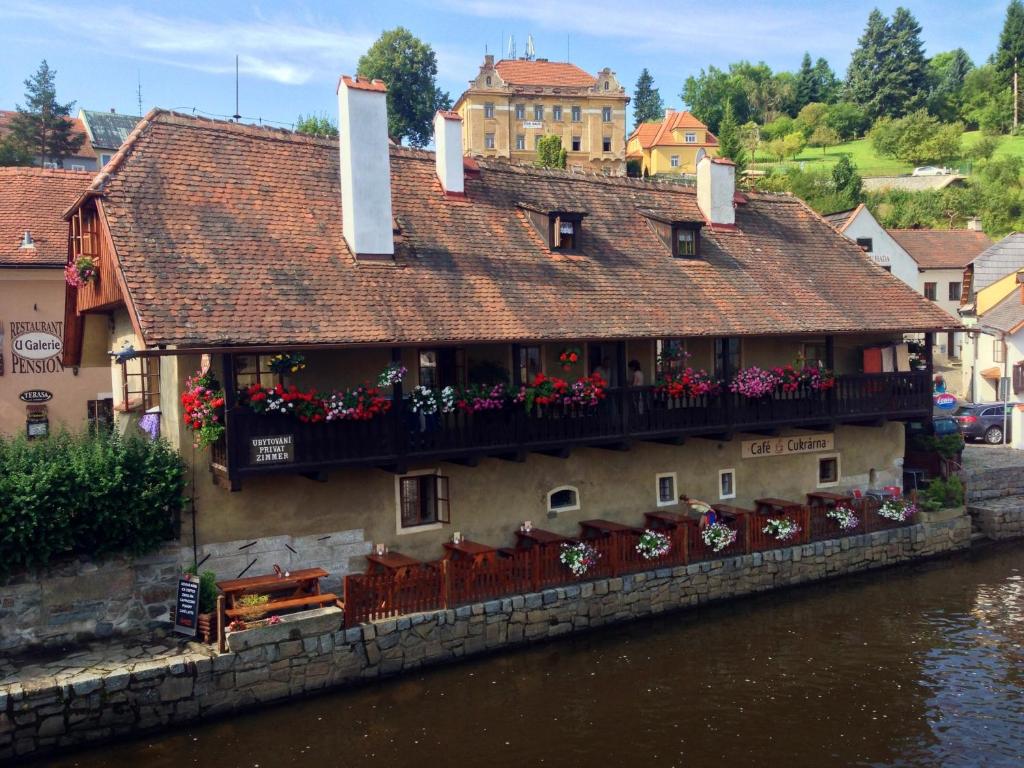 Výhled na řeku, která protéká v blízkosti penzionu