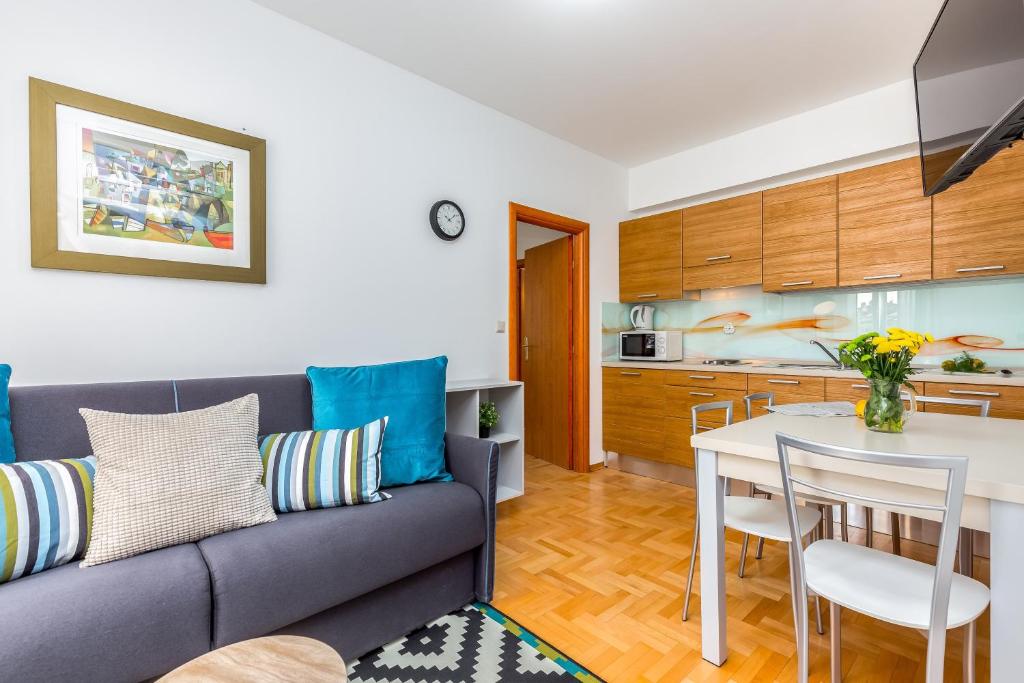 Kuchyň nebo kuchyňský kout v ubytování Main Street Apartments 2