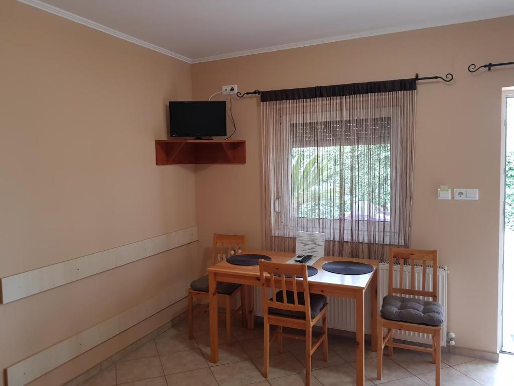 TV a/nebo společenská místnost v ubytování Muskátli Apartman