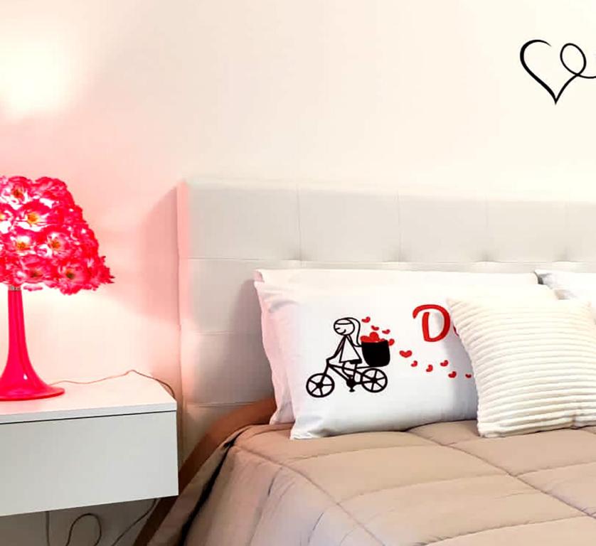 Una cama o camas en una habitación de Deluxe Alba