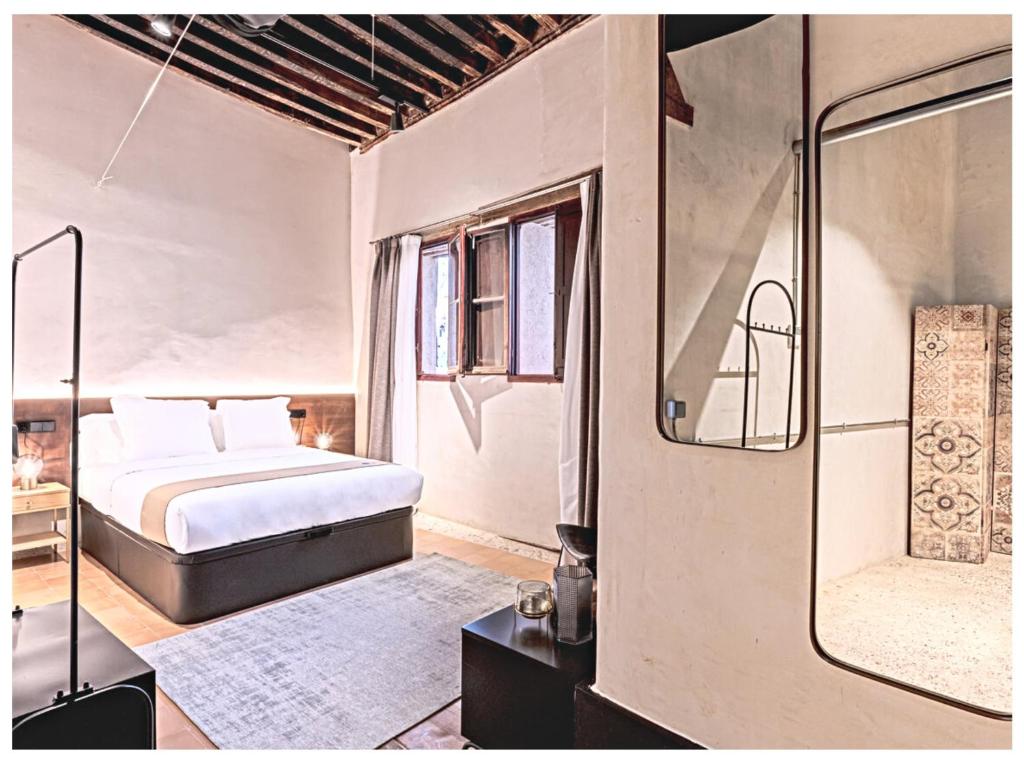 A bed or beds in a room at Casa Palacio Rodrigo de la Fuente by Príncipe David - Seis Apartamentos de Lujo -