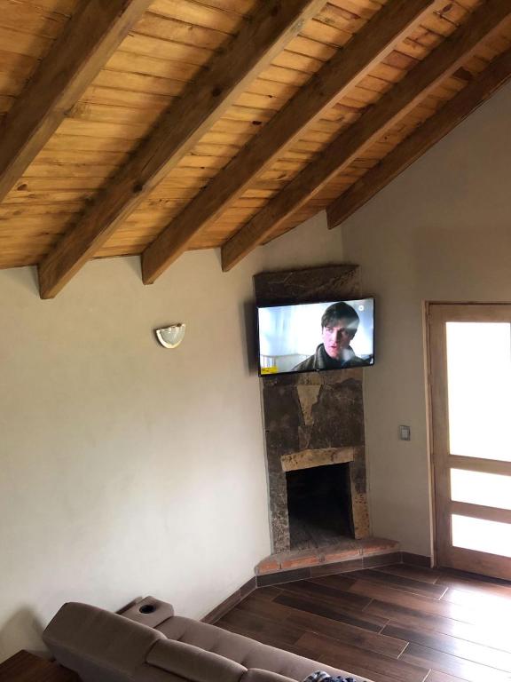 TV a/nebo společenská místnost v ubytování Cabaña Erendy