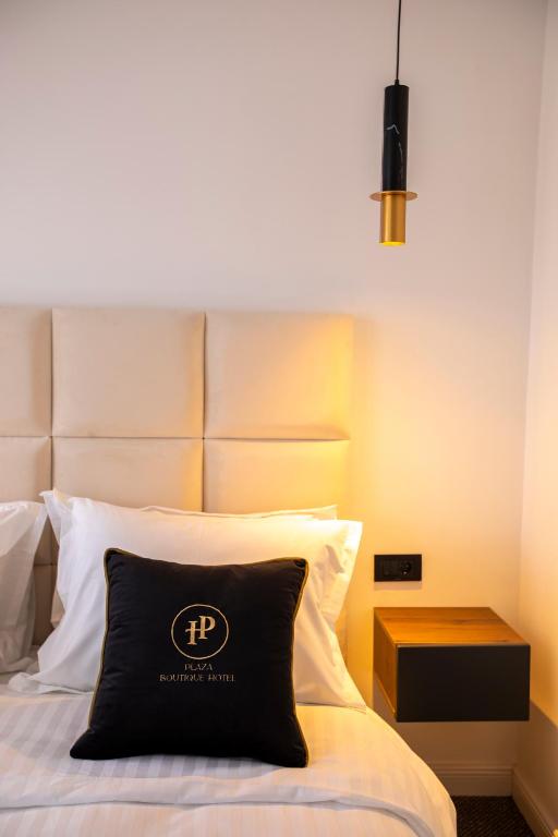 Plaza Boutique Hotel - Tweepersoonskamer Met Balkon