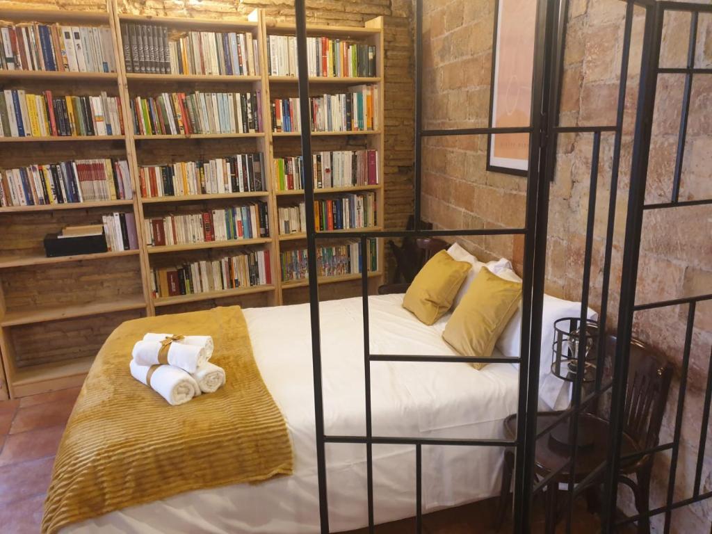Posteľ alebo postele v izbe v ubytovaní El Rincon de Frida by Apartamentos Logrono