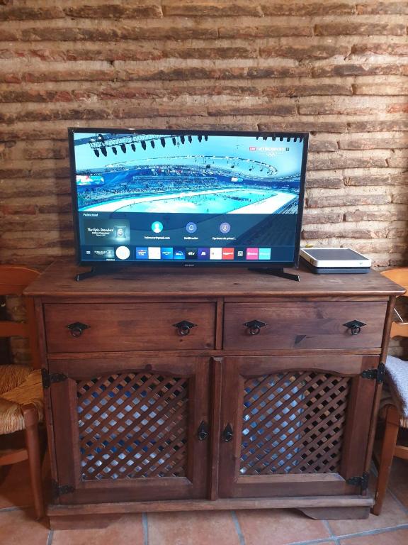 Televízia a/alebo spoločenská miestnosť v ubytovaní El Rincon de Frida by Apartamentos Logrono