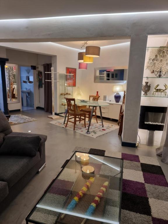 A kitchen or kitchenette at Appartement Cala Blanca