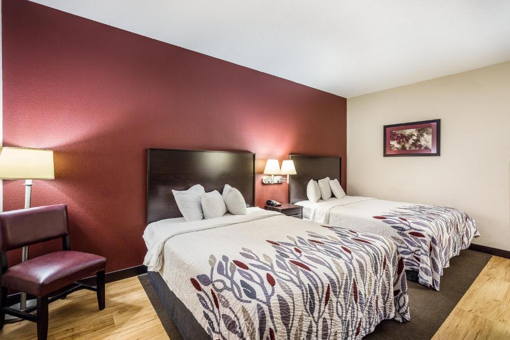 Red Roof Inn St Louis - Troy, IL - Deluxe Queen Room With Two Queen Beds Smoke Free