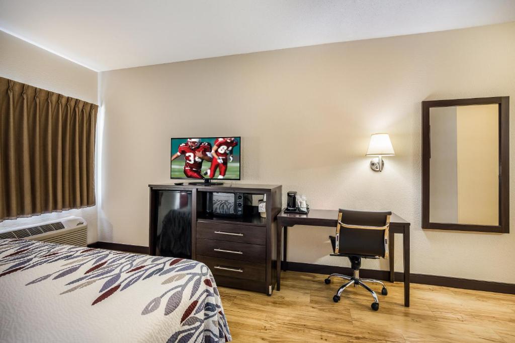 Red Roof Inn St Louis - Troy, IL - Habitación Deluxe Con Cama Extragrande - No Fumar