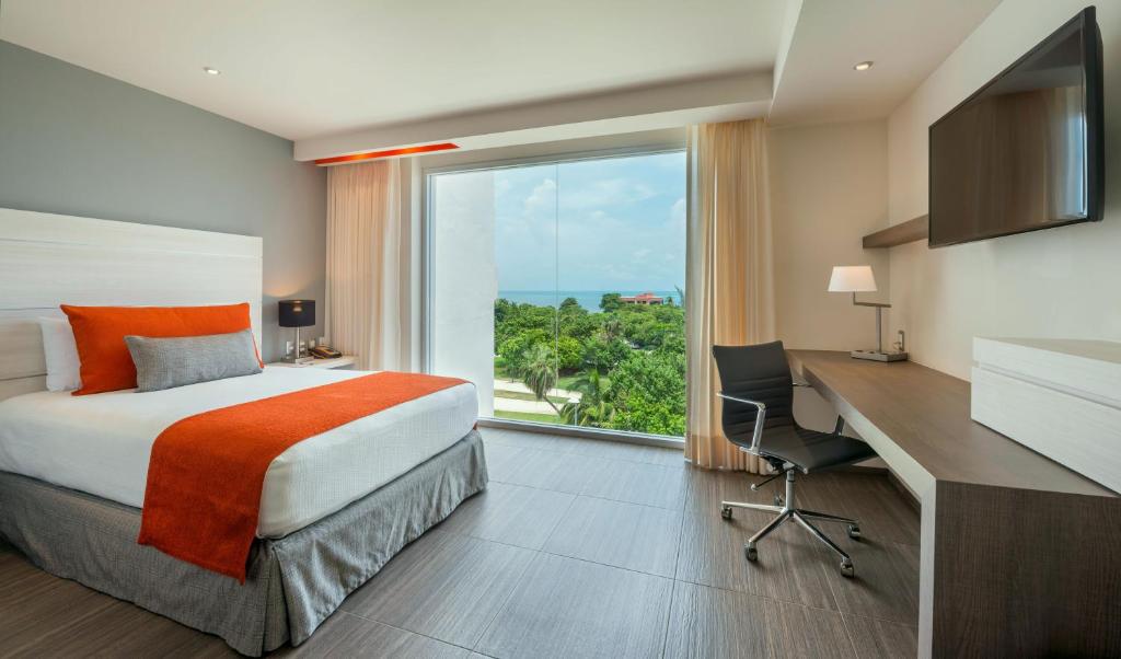 Postel nebo postele na pokoji v ubytování Real Inn Cancún