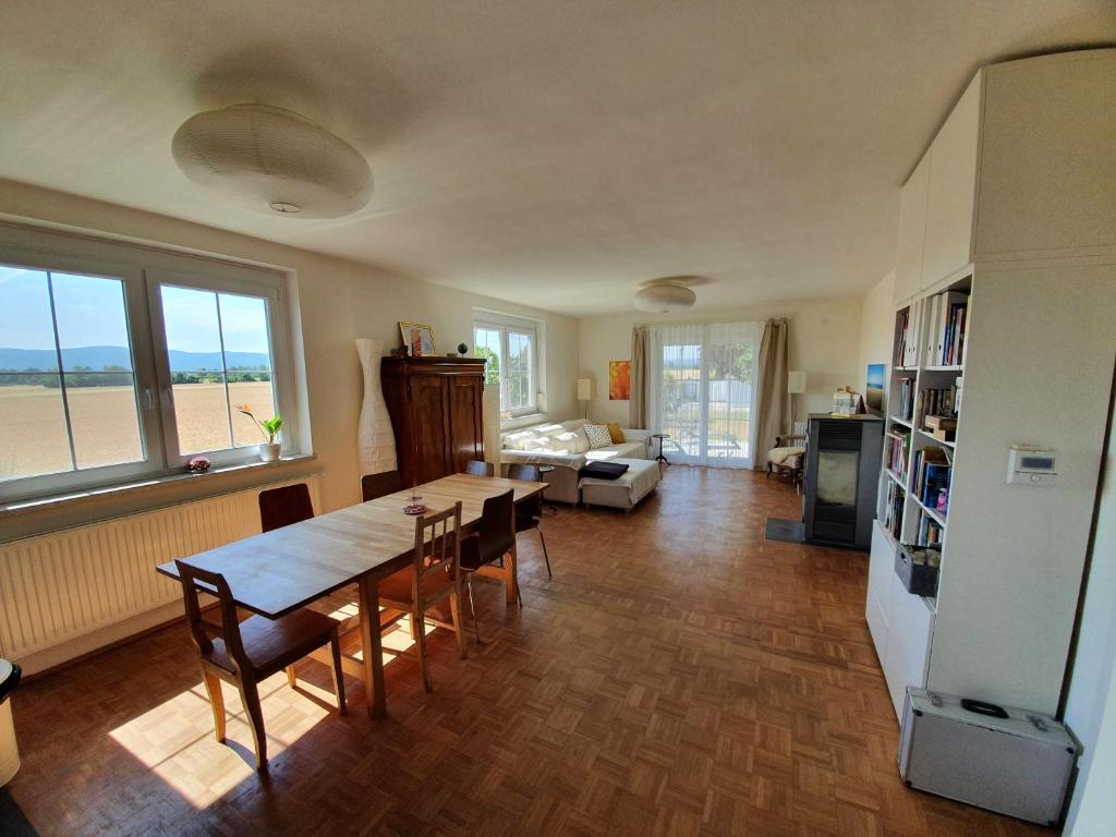 a living room with a table and chairs and a couch at Ferienhaus Kerschbaum in Wiener Neustadt in Wiener Neustadt