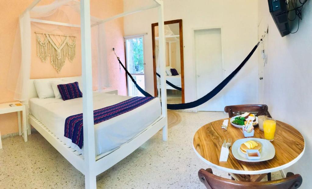 Postel nebo postele na pokoji v ubytování Hotel Downtown Merida