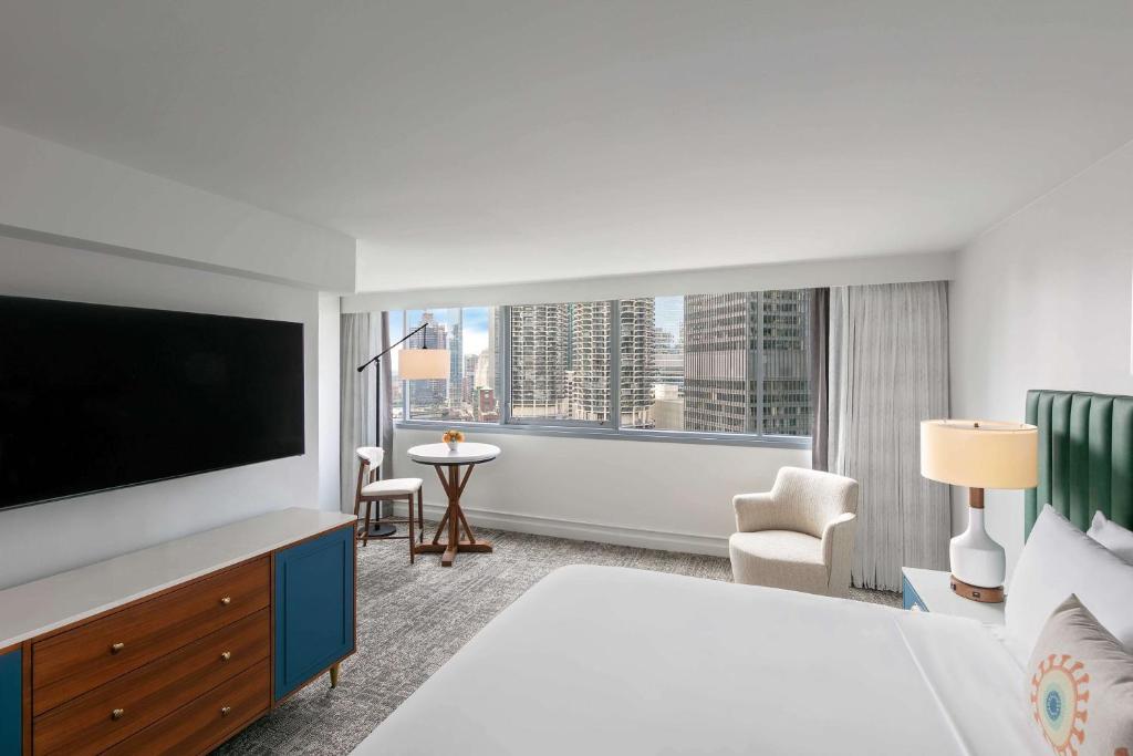 The Royal Sonesta Chicago Downtown - Deluxe King With City View