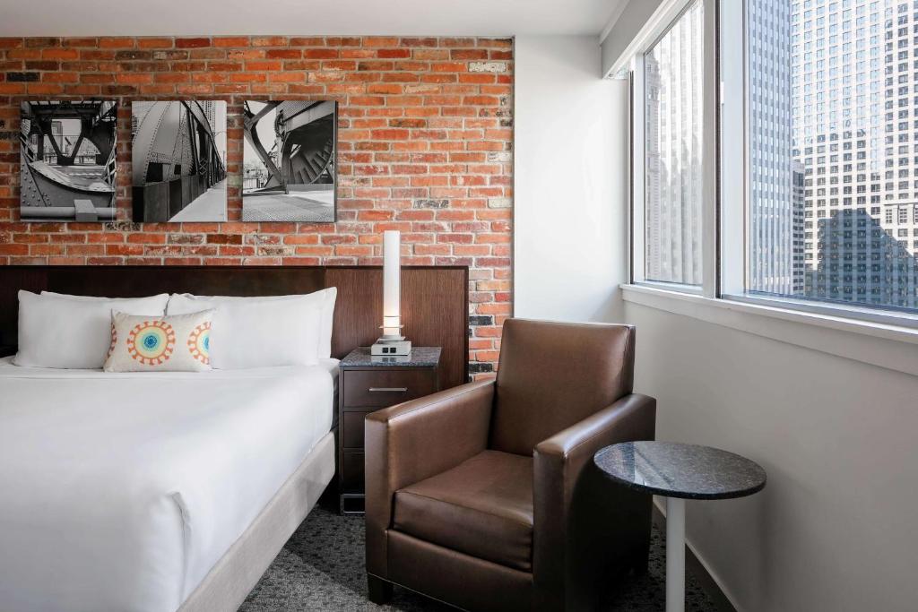 The Royal Sonesta Chicago Downtown - One-Bedroom Lasalle Suite