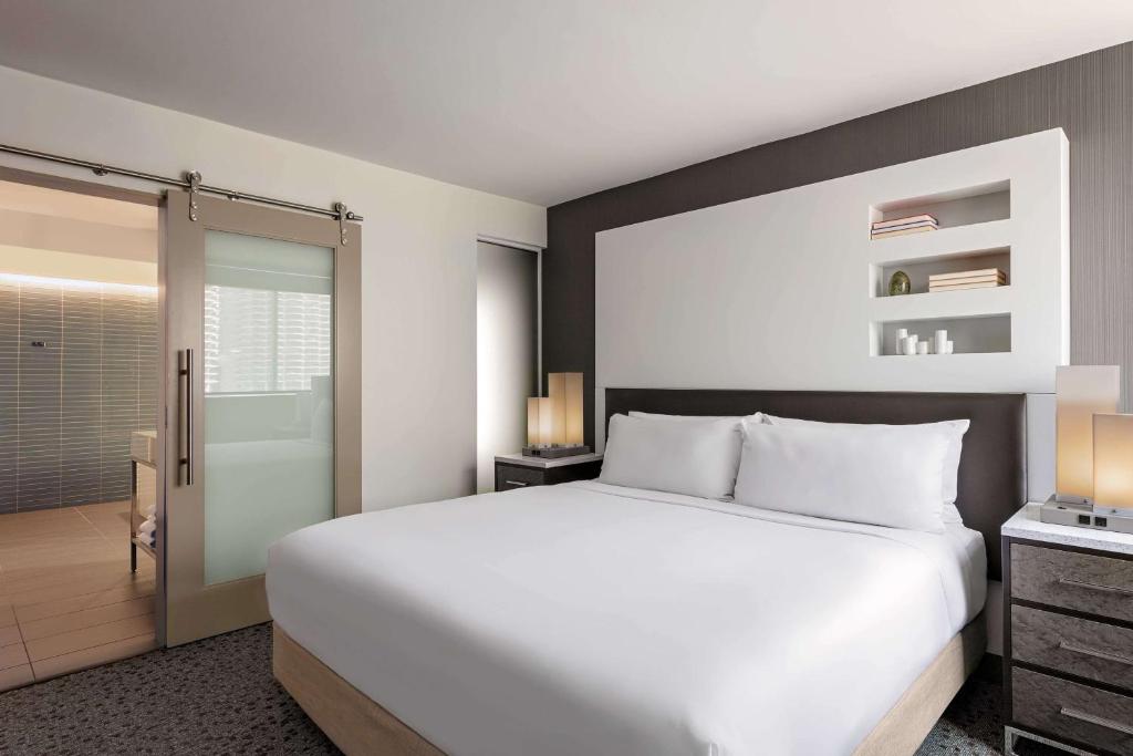 The Royal Sonesta Chicago Downtown - One Bedroom State Suite - King