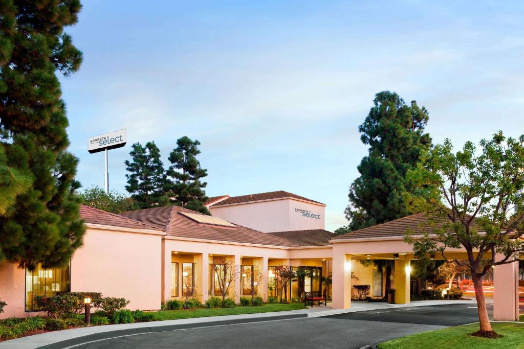 a rendering of the front of a building at Sonesta Select Los Angeles LAX El Segundo in El Segundo
