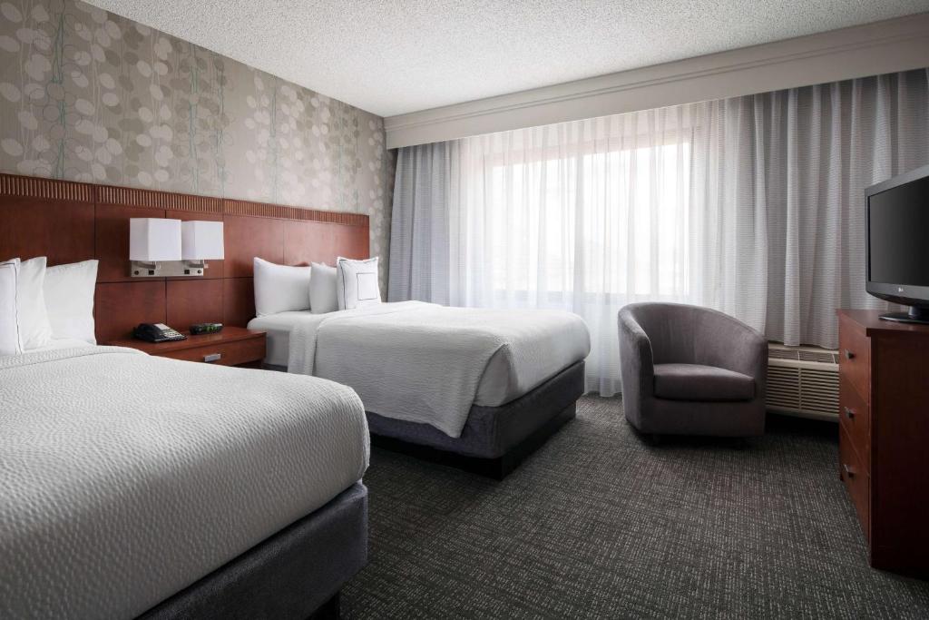 Sonesta Select Los Angeles LAX El Segundo - Deluxe Two Doubles With Balcony Pool View