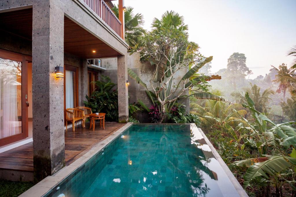 Bazén v ubytování Yanyan Resort Ubud nebo v jeho okolí