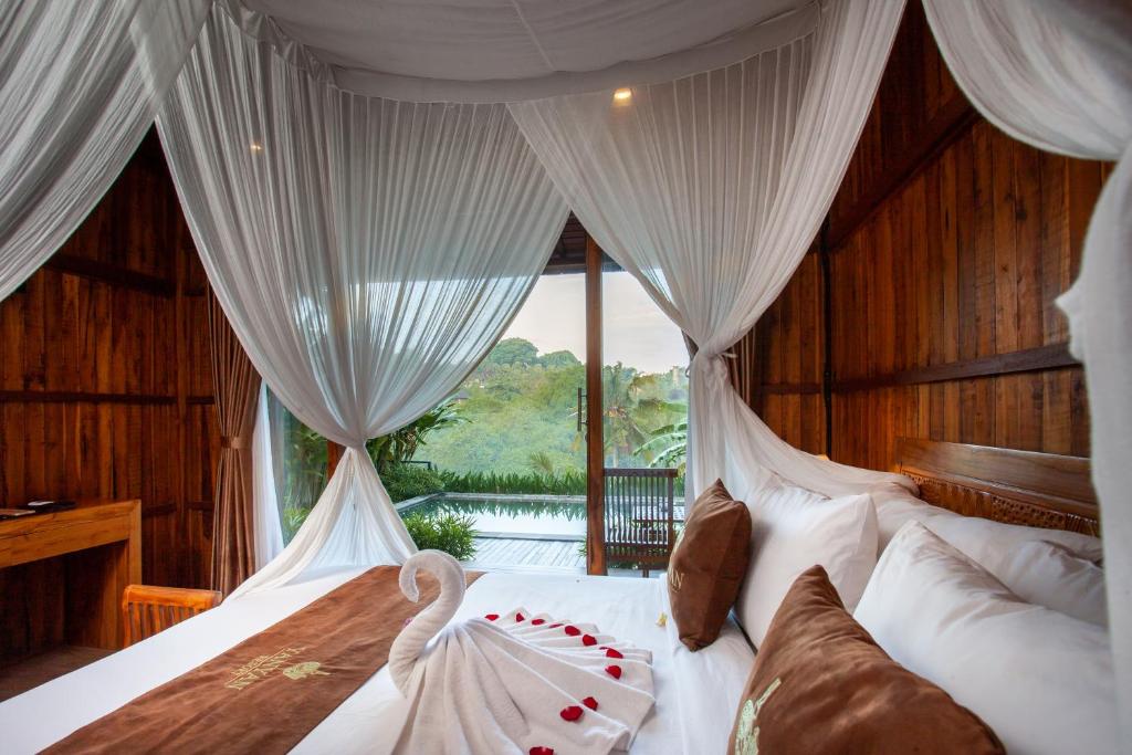 Postel nebo postele na pokoji v ubytování Yanyan Resort Ubud