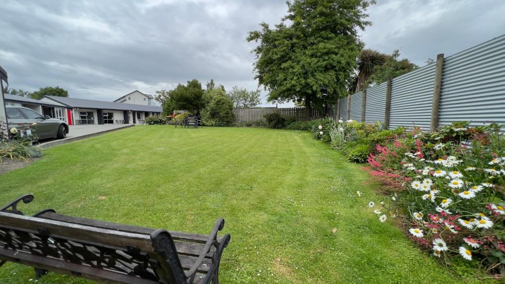 Cedar Lodge Motel - Resim 15