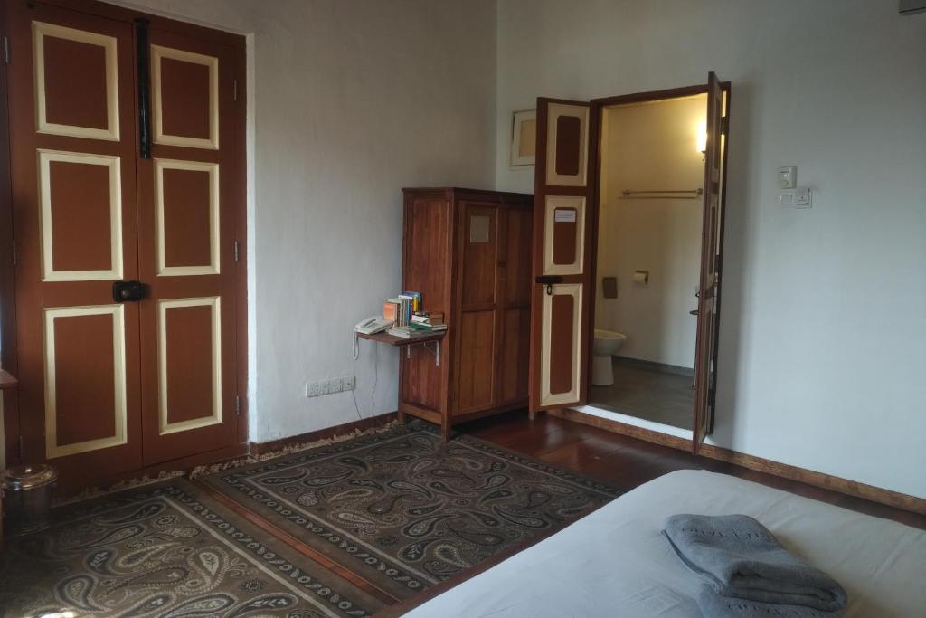 Ren I Tang Heritage Inn - Standard King Room