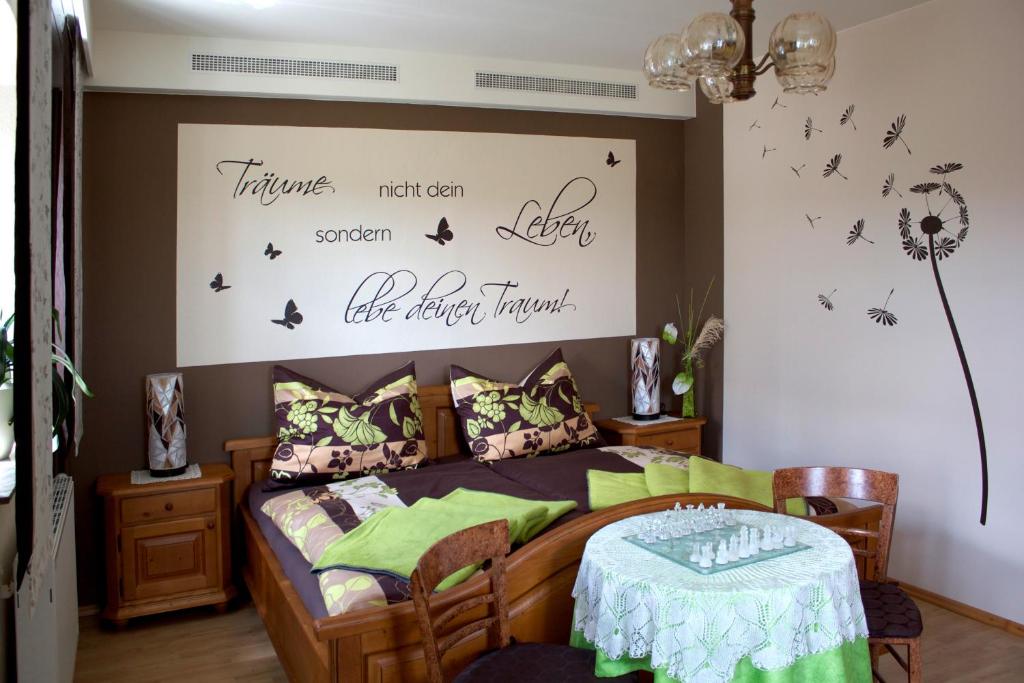 Postel nebo postele na pokoji v ubytování Ferienhaus Planetz