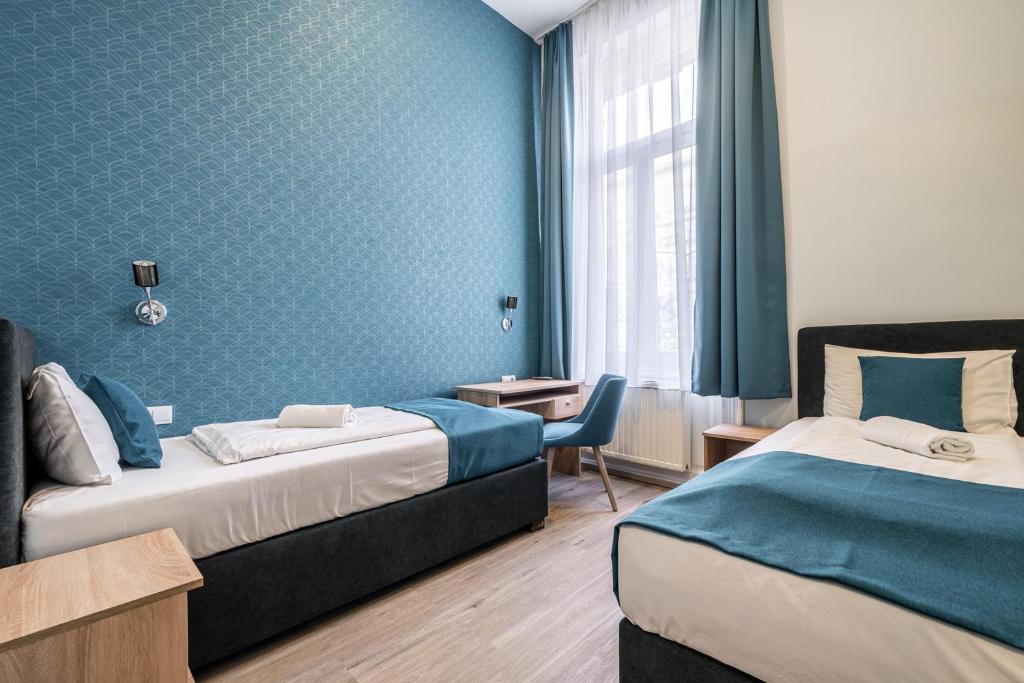 Postel nebo postele na pokoji v ubytování Full Moon Budapest