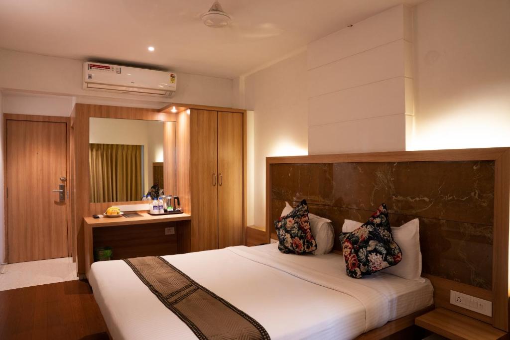 Ένα ή περισσότερα κρεβάτια σε δωμάτιο στο Gold Crest Business Hotel