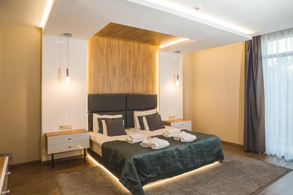 Postel nebo postele na pokoji v ubytování Hotel Zena Beauty & Shopping Center