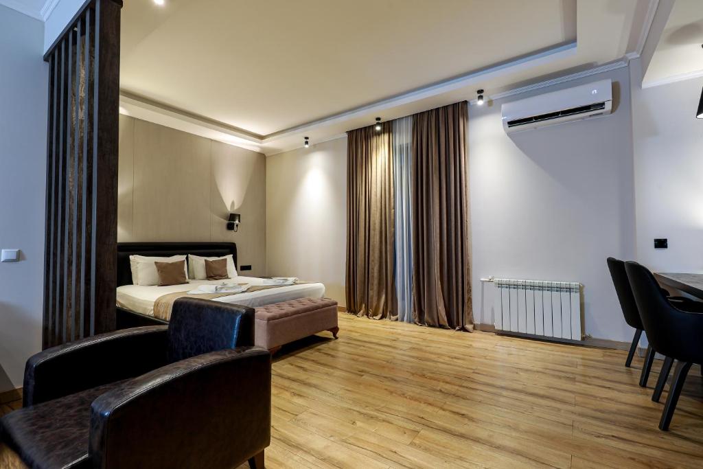 Кровать или кровати в номере Tskaltubo Hotel Prometheus