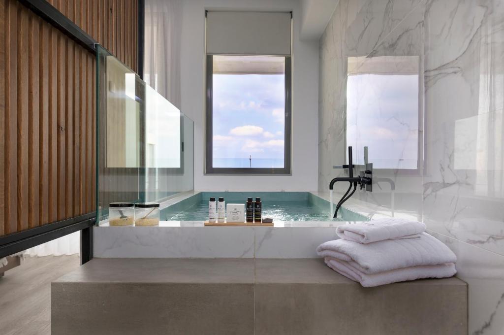 Ванная комната в Dyo Suites