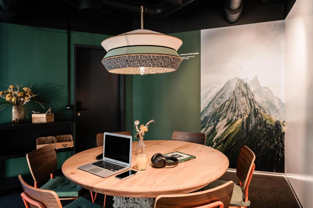 Posezení v ubytování Capsule Hotel - Zurich Airport