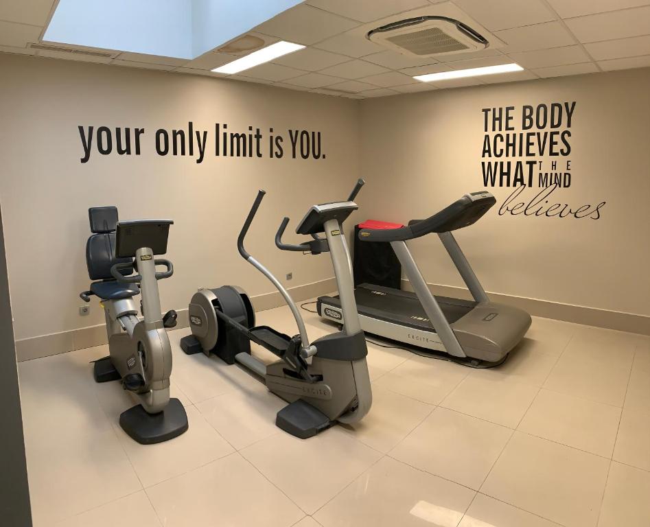 Fitness centrum a/nebo fitness zařízení v ubytování Queen's Hotel - Zebra Centre