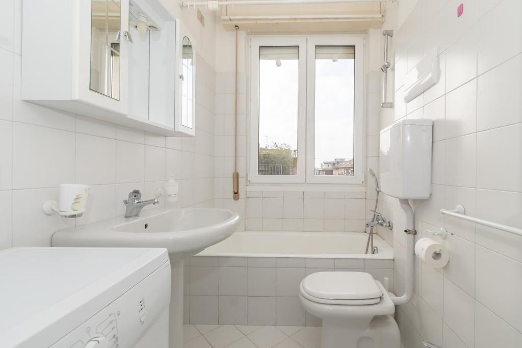 A bathroom at Appartamento Ospedale Civile 3 - F&L Apartment