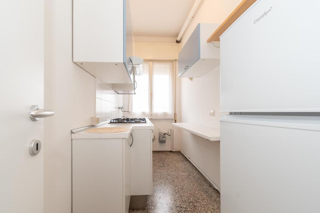 A kitchen or kitchenette at Appartamento Ospedale Civile 3 - F&L Apartment