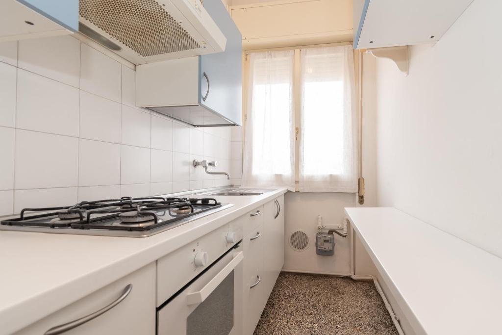 A kitchen or kitchenette at Appartamento Ospedale Civile 3 - F&L Apartment