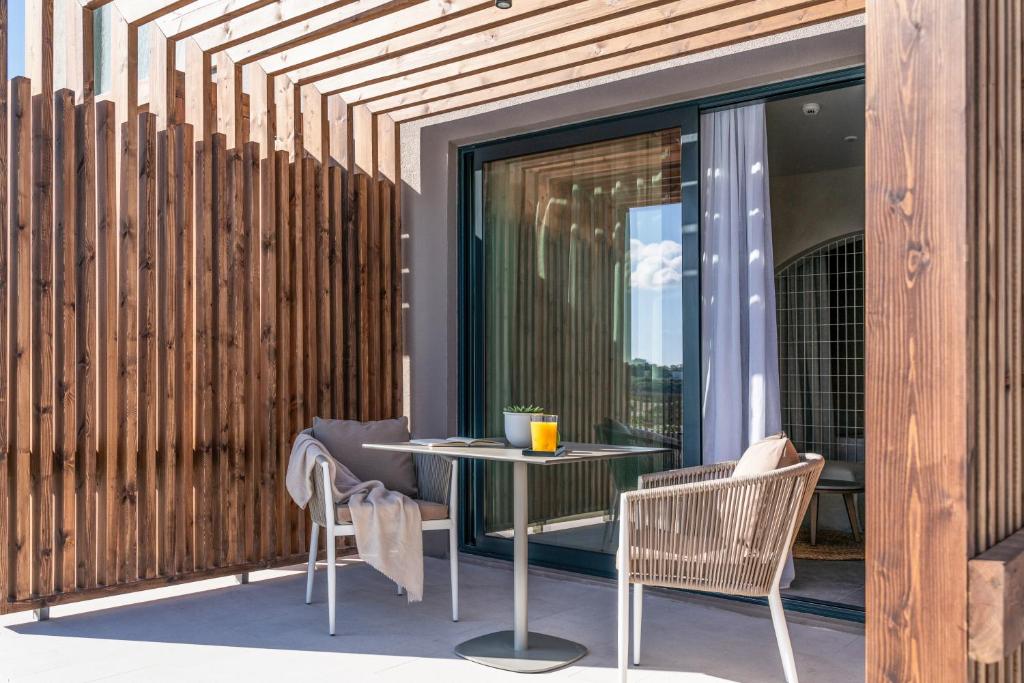 Balkón nebo terasa v ubytování Elissa Adults-Only Lifestyle Beach Resort
