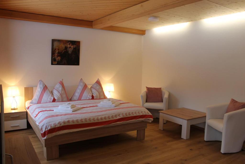Postel nebo postele na pokoji v ubytování Sporthotel Oberwald