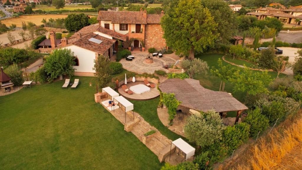 Vonkajšia záhrada v ubytovaní CASALE BELLA VITA 8&4, Emma Villas