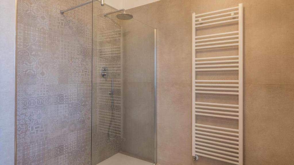 Kúpeľňa v ubytovaní CASALE BELLA VITA 8&4, Emma Villas