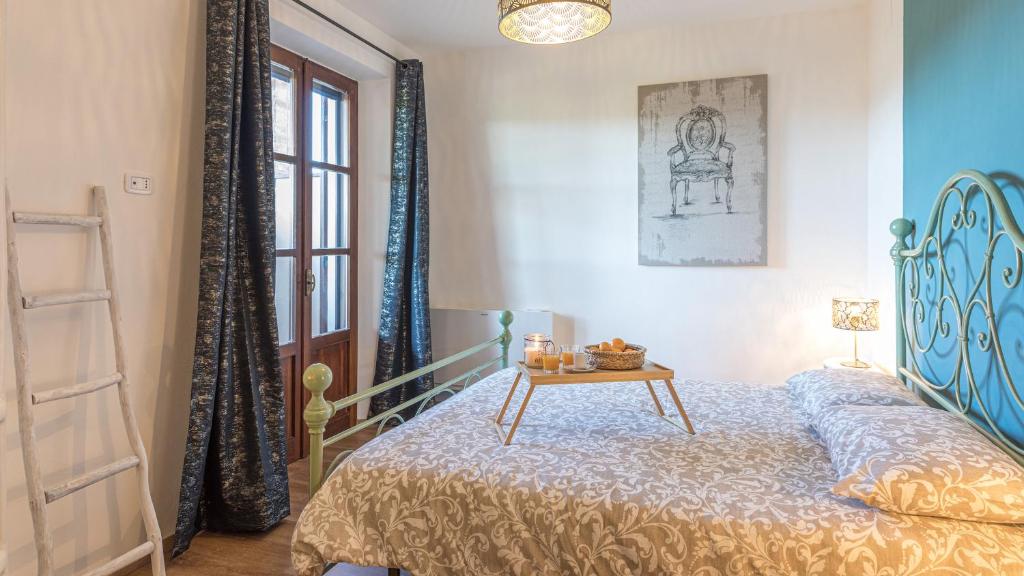 Posteľ alebo postele v izbe v ubytovaní CASALE BELLA VITA 8&4, Emma Villas