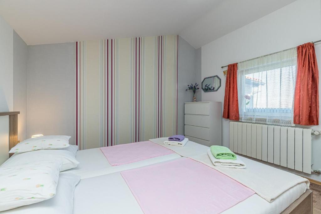 Łóżko lub łóżka w pokoju w obiekcie Apartment Teri