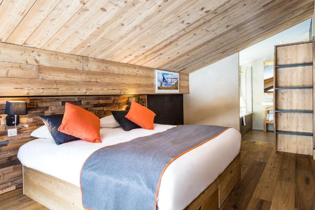 Letto o letti in una camera di Hôtel Saint Charles Val Cenis