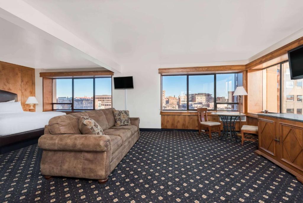 The Antlers, a Wyndham Hotel photo