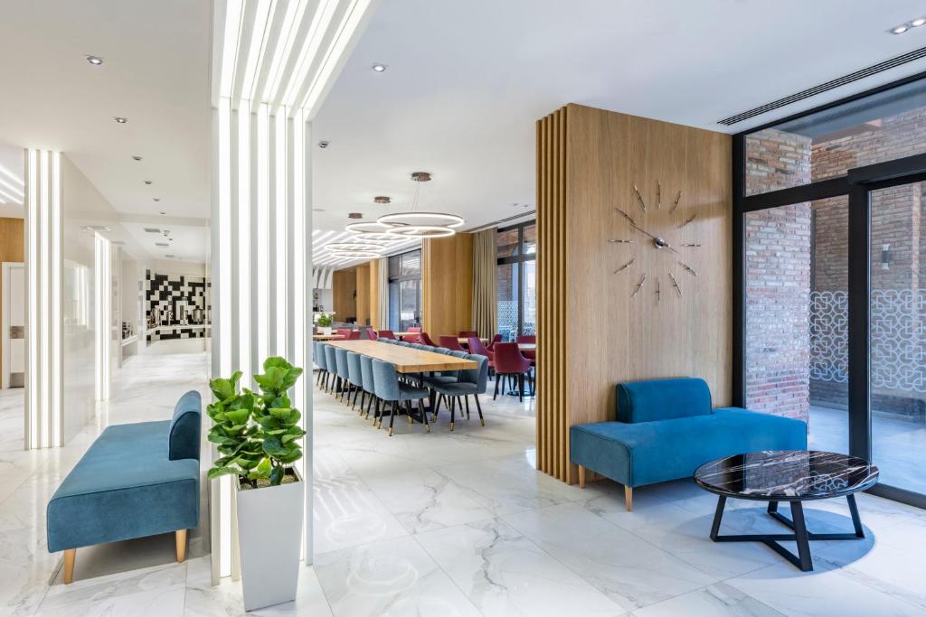 Posezení v ubytování Clocks Hotel Tbilisi