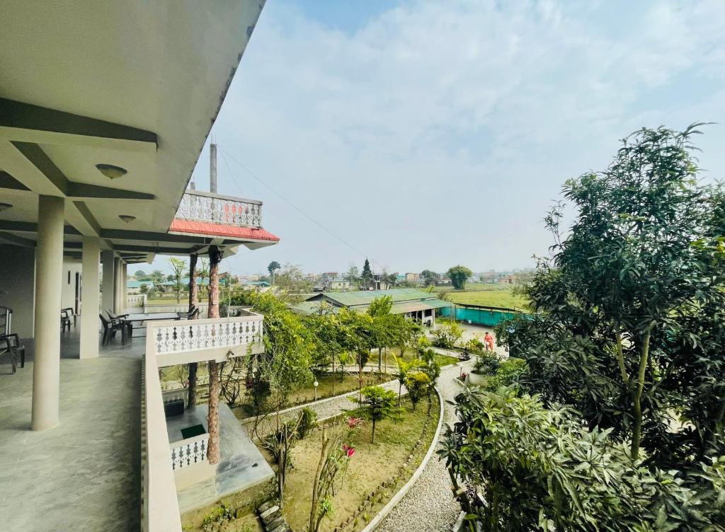 Hotel Tree Tops外面的花园