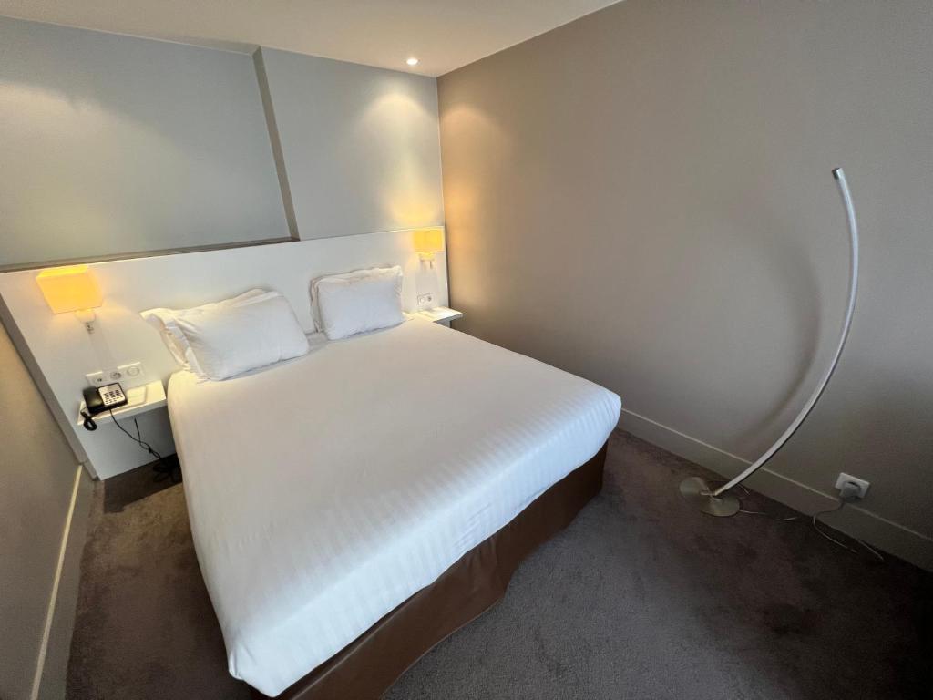 Holiday Inn Paris-Auteuil by IHG - Standard Double Room With Single Sofa Bed