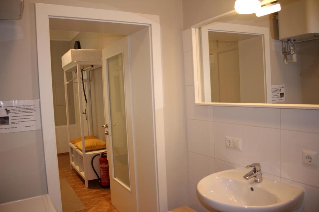 Kúpeľňa v ubytovaní White Flat by GrazRentals with cool location & free parking